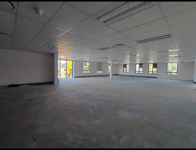 329M² OFFICE TO LET IN MAGALIESSIG